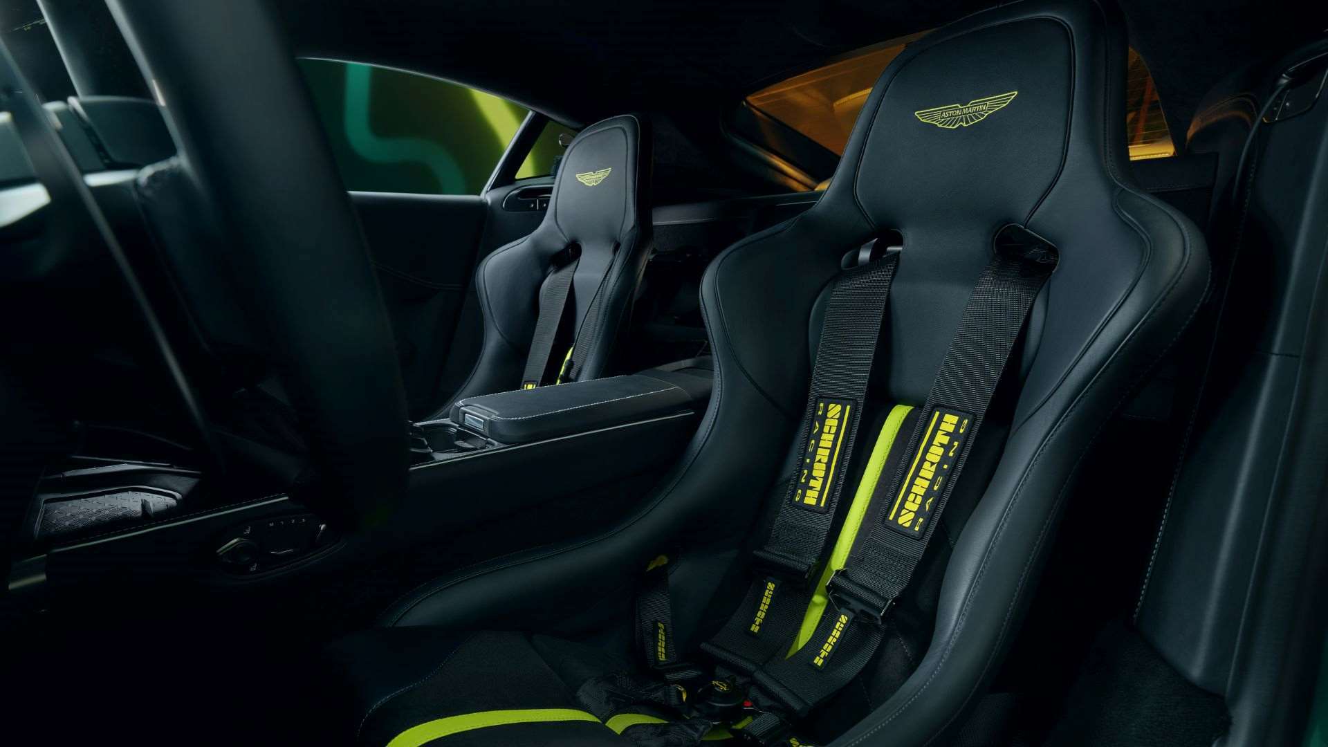 Aston Martin reveals ‘specially-equipped’ Vantage F1 safety car | GRR