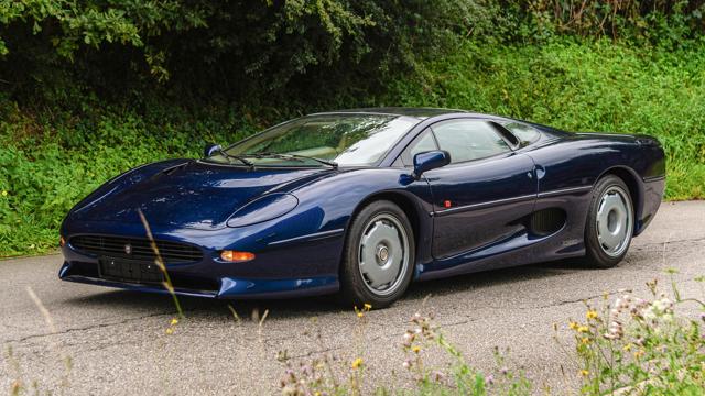 Jaguar_XJ220_front.jpg