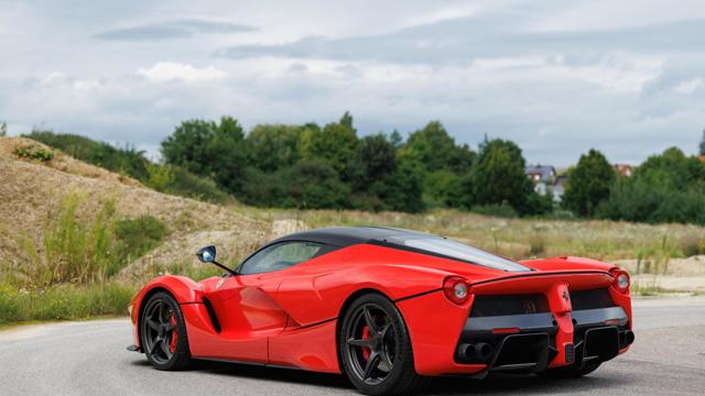 LaFerrari_rear.jpg