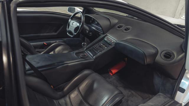 Lamborghini_Diablo_interior.jpg