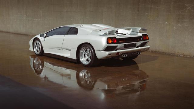 Lamborghini_Diablo_rear.jpg