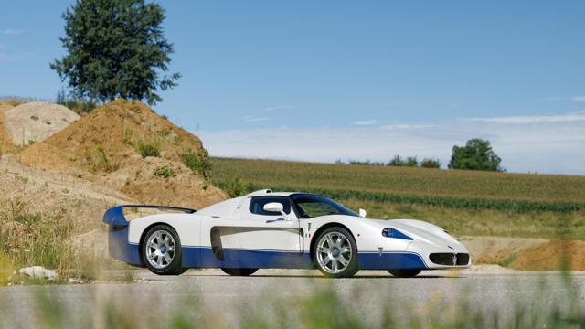 Maserati_MC12_frontLR.jpg