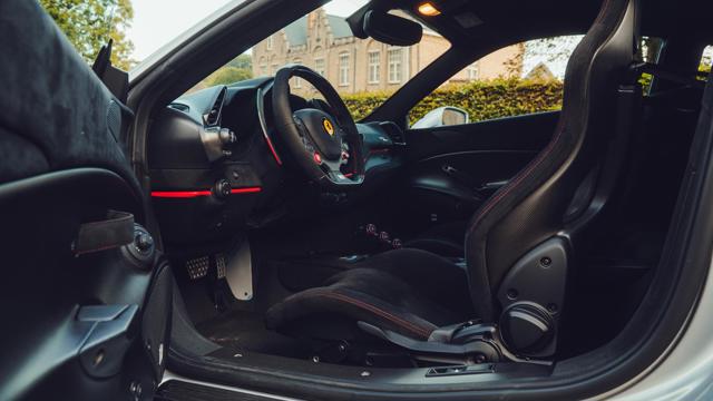 Ferrari_488_interior.jpg