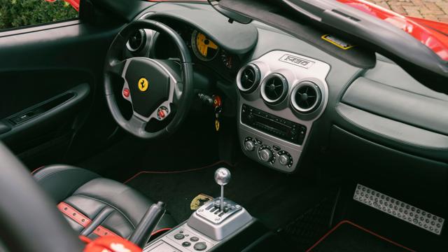 2_Ferrari_430_interior.jpg