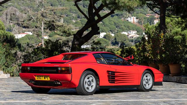 4_Ferrari_Testarossa_rear.jpg