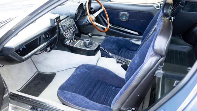 Alfa_Romeo_Montreal_interior.jpg