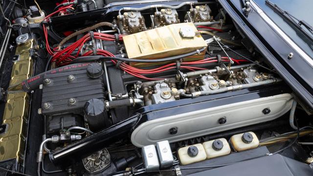 Lamborghini_Jarama_engine.jpg