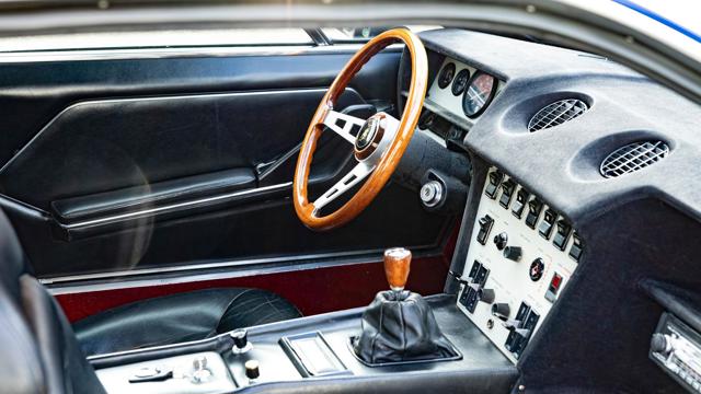 Lamborghini_Jarama_interior.jpg