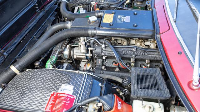 Maserati_Khamsin_engine.jpg