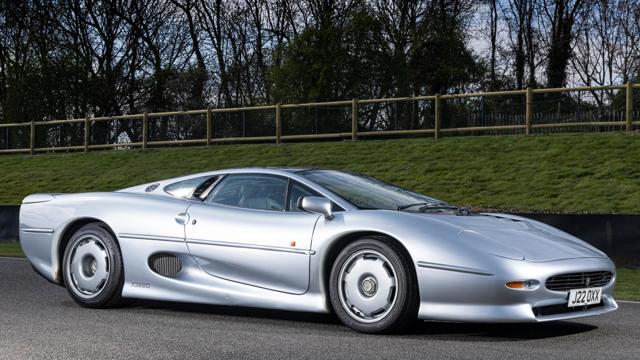 Jaguar_XJ220_front.jpg