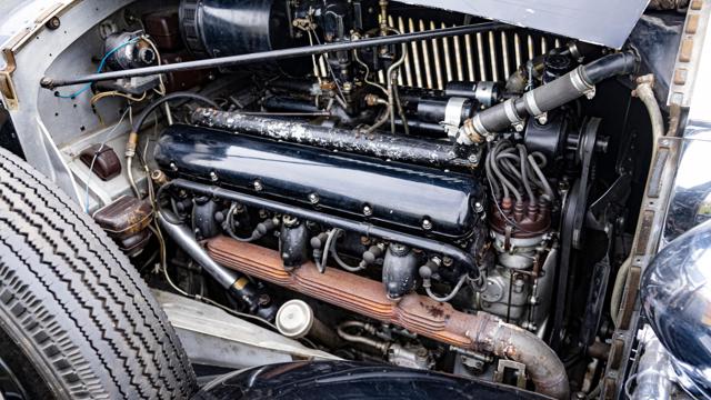 Rolls-Royce_Phantom_engine.jpg