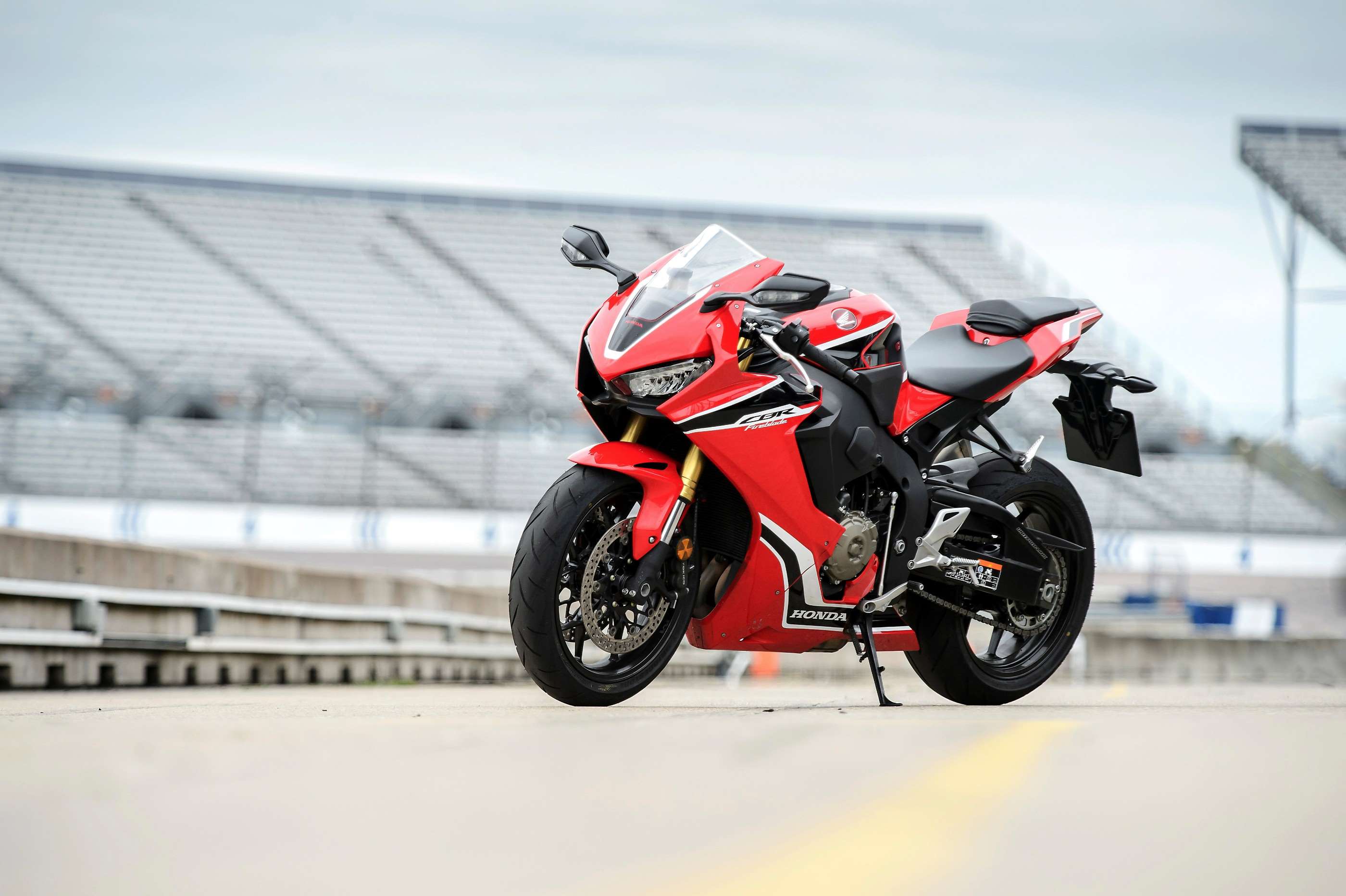 The Goodwood Test: Honda Fireblade 25th Anniversary