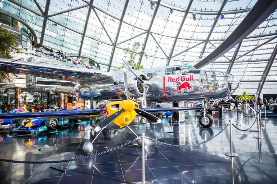 12_the_flying_bulls_hangar-7.jpg