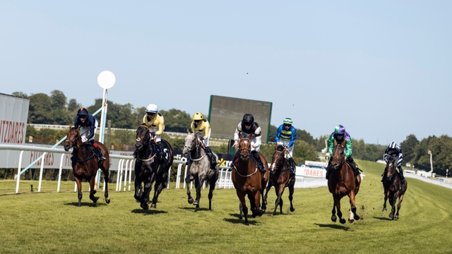 A close finish with Boiling Point taking The Fitzdares Festival Stakes under Shane Gray for trainer Karl Burke. Ph. Max Carter (1).jpg