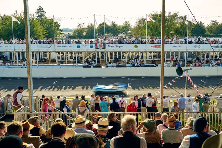 Roving Grandstand