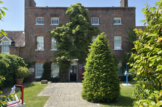 Newlands entry sculptures.jpg
